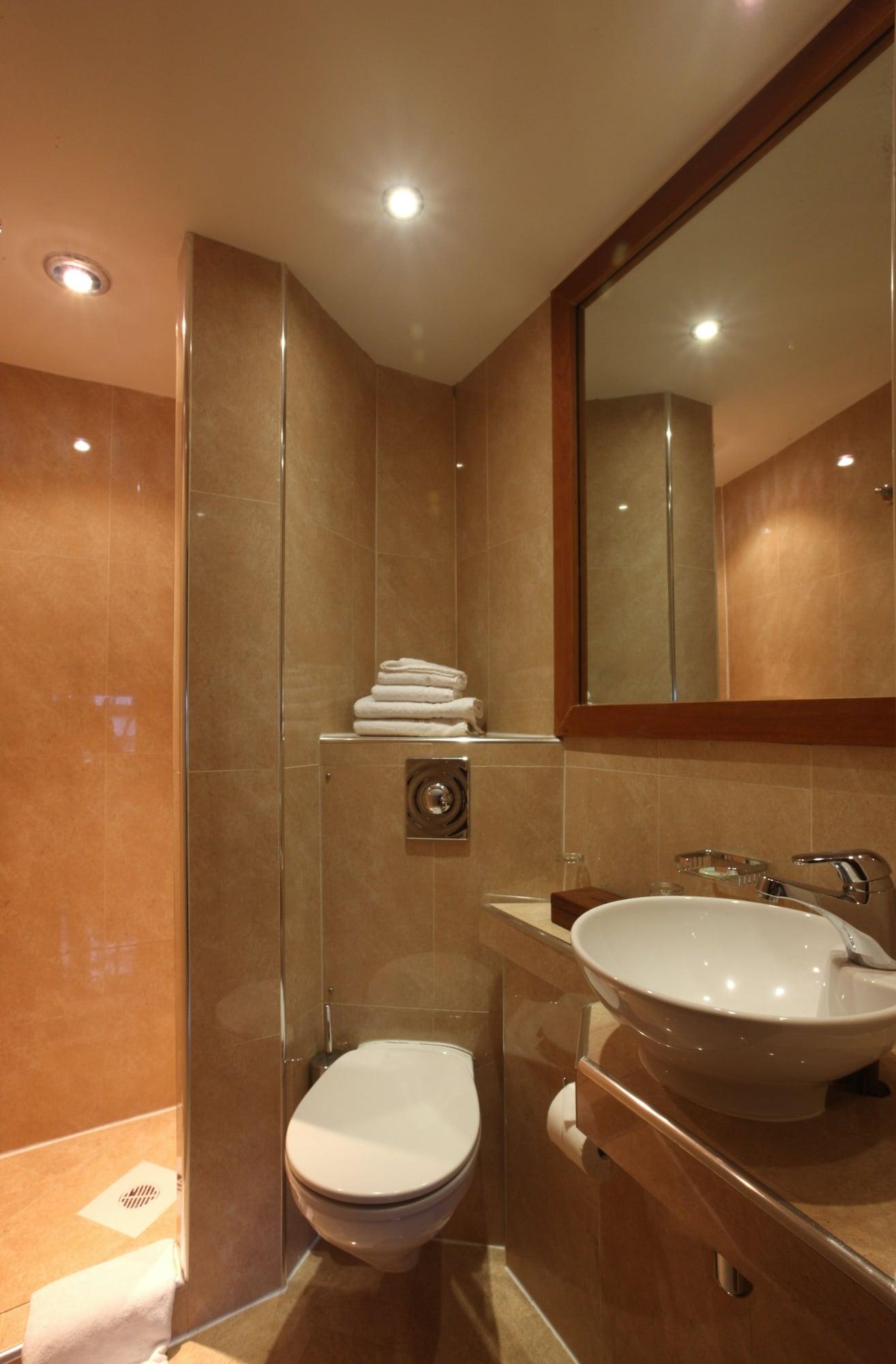 Отель The Edwin 3*