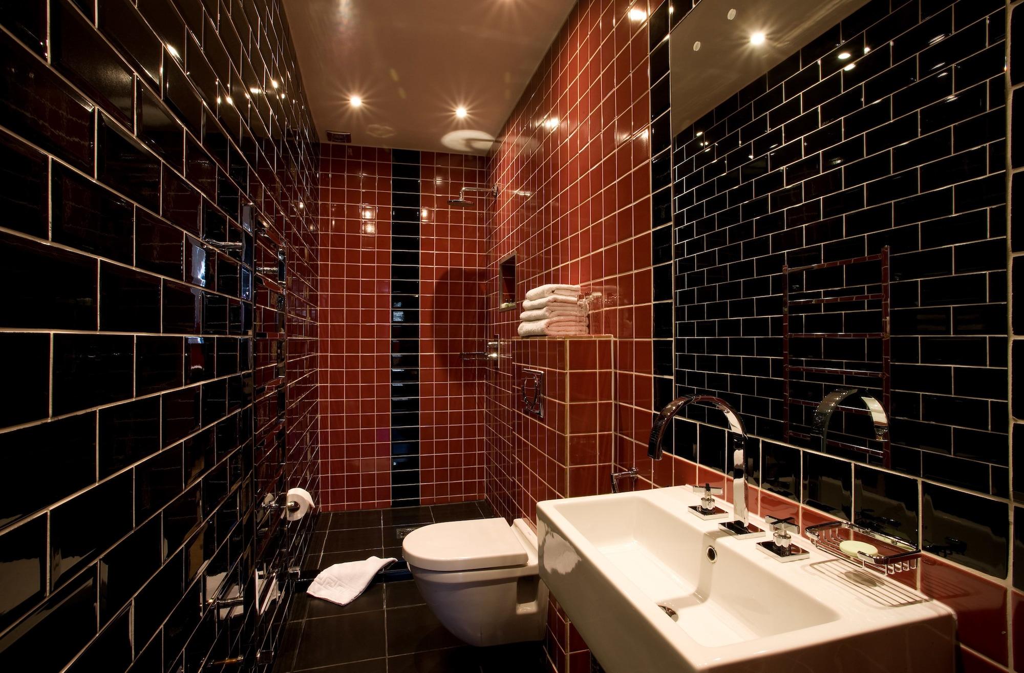 Отель The Edwin 3*